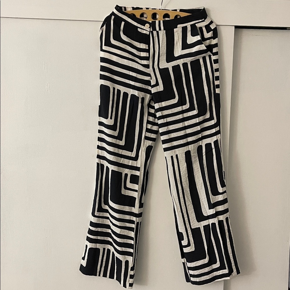 H&M black white pattern  Pant size 6